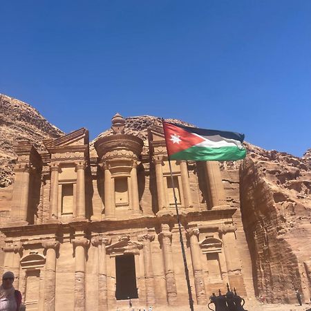 Ad Deir Guesthouse وادي موسى المظهر الخارجي الصورة