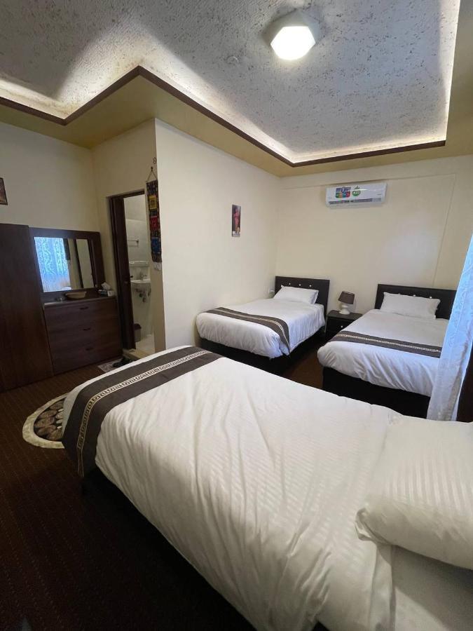 Ad Deir Guesthouse وادي موسى المظهر الخارجي الصورة