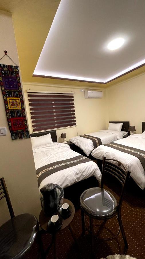 Ad Deir Guesthouse وادي موسى المظهر الخارجي الصورة