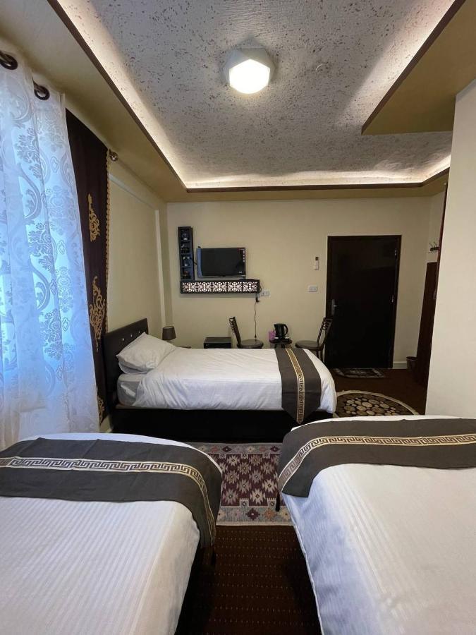 Ad Deir Guesthouse وادي موسى المظهر الخارجي الصورة