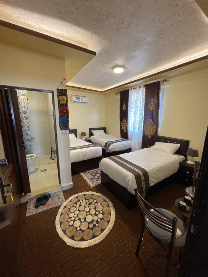 Ad Deir Guesthouse وادي موسى المظهر الخارجي الصورة